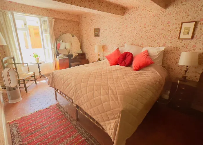 La Chambre Rose-Maison Searle A Tourtour